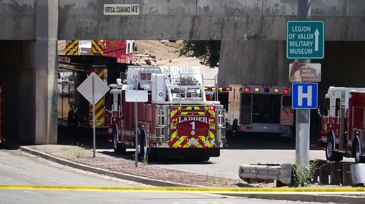 Dos personas muertas en zona de construcción en Fresno: El humo habría llevado al hallazgo