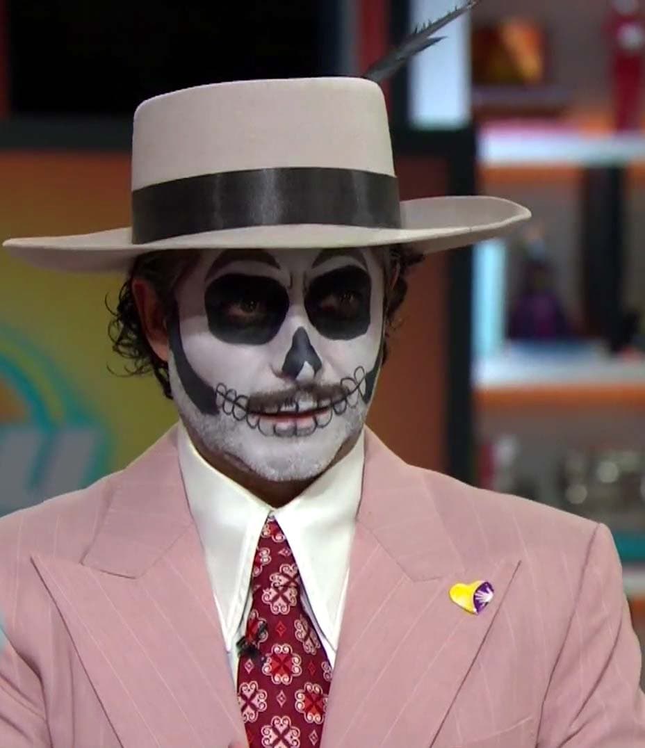 Raúl Araiza se caracterizó del legendario actor Tin Tán. El 'Pachuco de Oro' del cine también se dedicaba a doblar películas de Walt Disney.