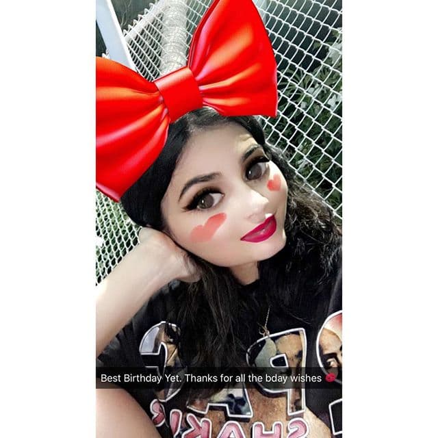 Como una muñequita.