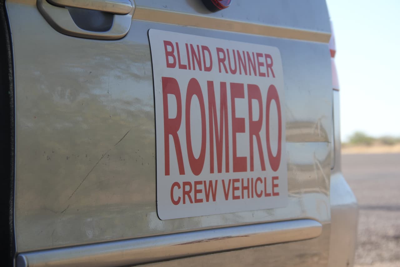 Esta camioneta está cargada de comida, agua, medicinas, repuestos y más para enfrentar cualquier eventualidad en el camino.