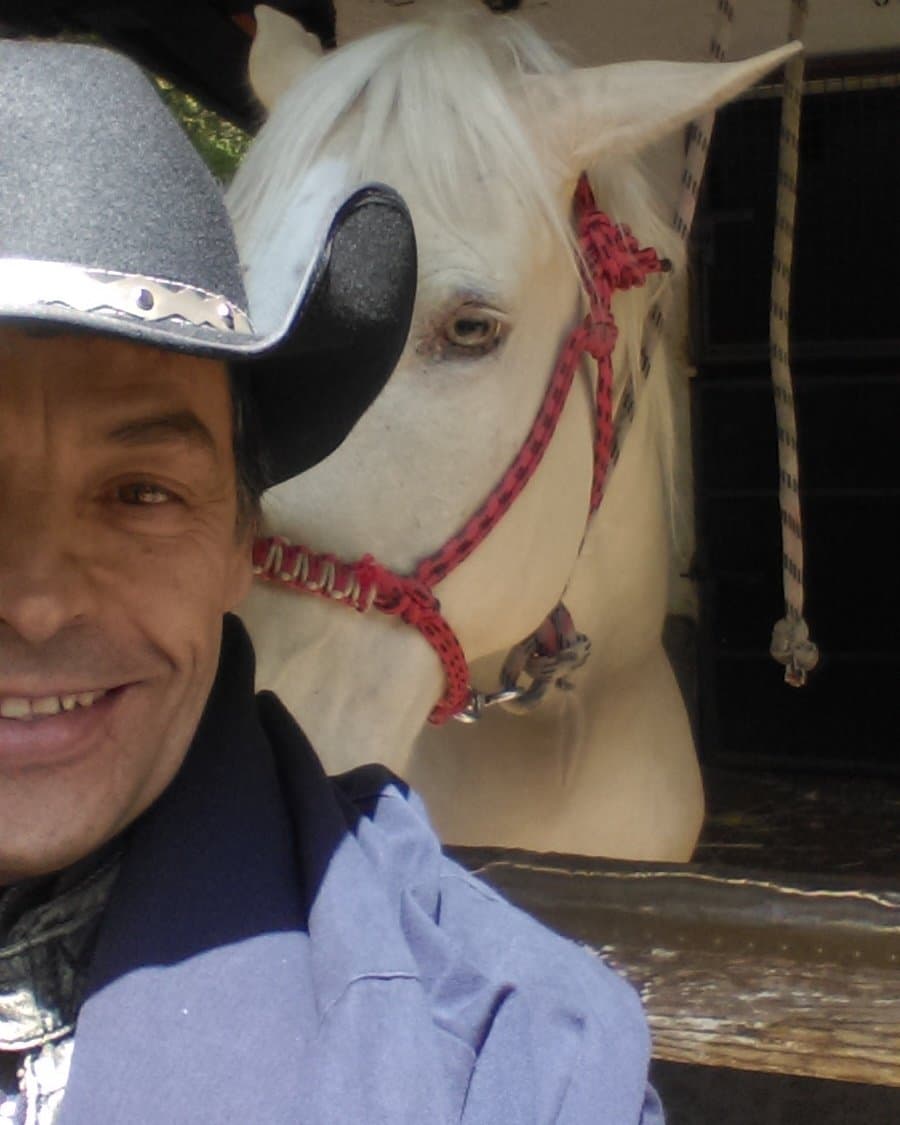 De acuerdo con el diario 
<a href="https://www.milenio.com/policia/hijo-alberto-vazquez-golpeado-defender-hija-cdmx" target="_blank">Milenio</a>, la Procuraduría de la Ciudad de México ha emitido una ficha informativa sobre la agresión a Arturo Vázquez y su hija.