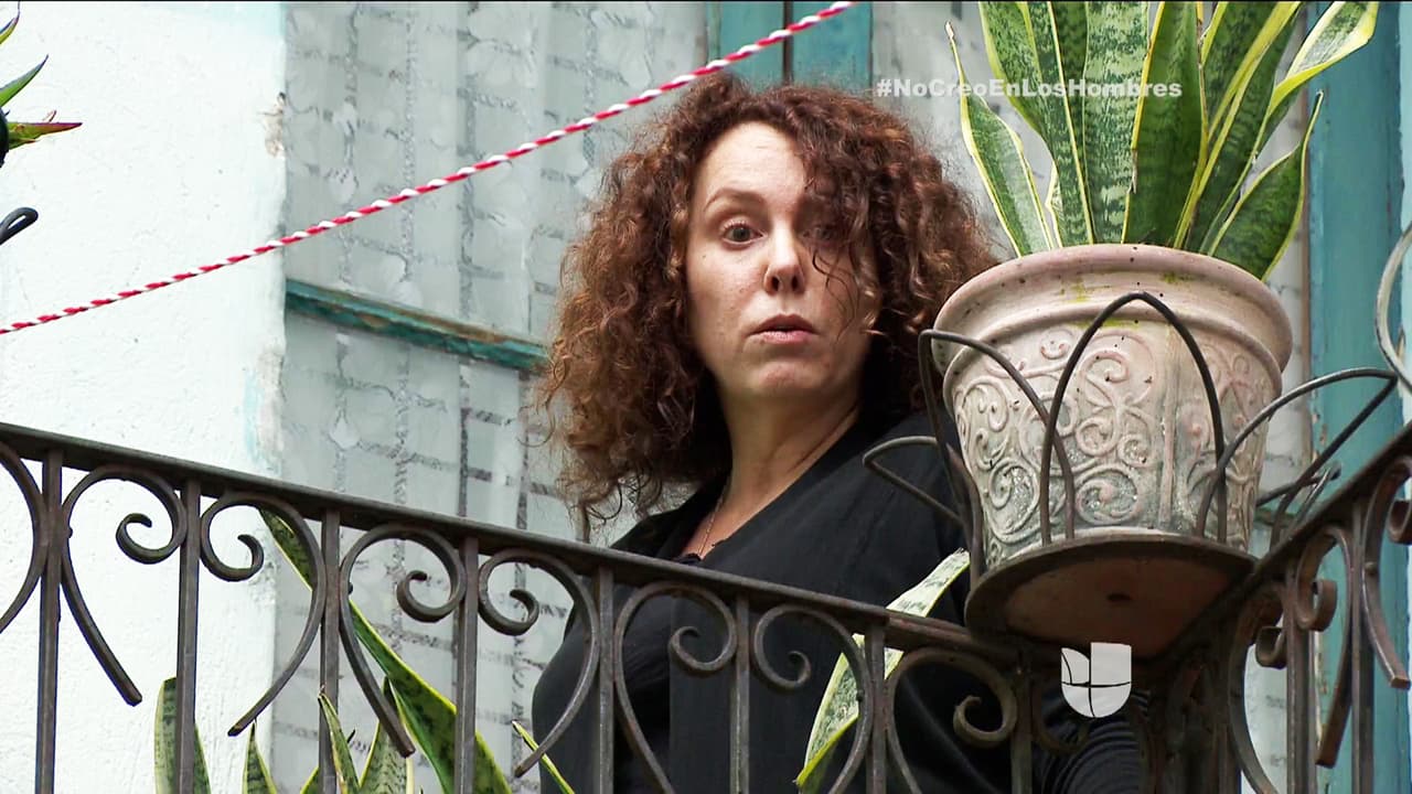 Josefa los atrapó en pleno beso y no dudó en correr con el chisme.