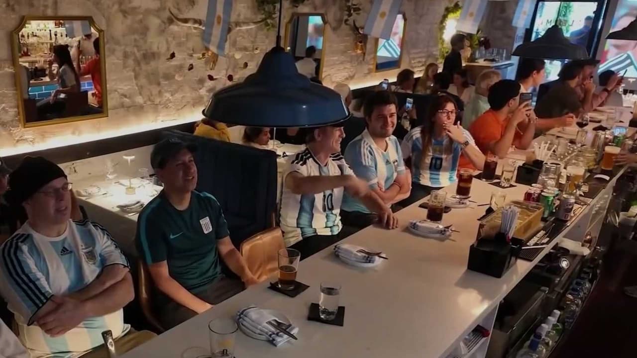 Nueva York enfrenta confusión por cultura de propinas en restaurantes