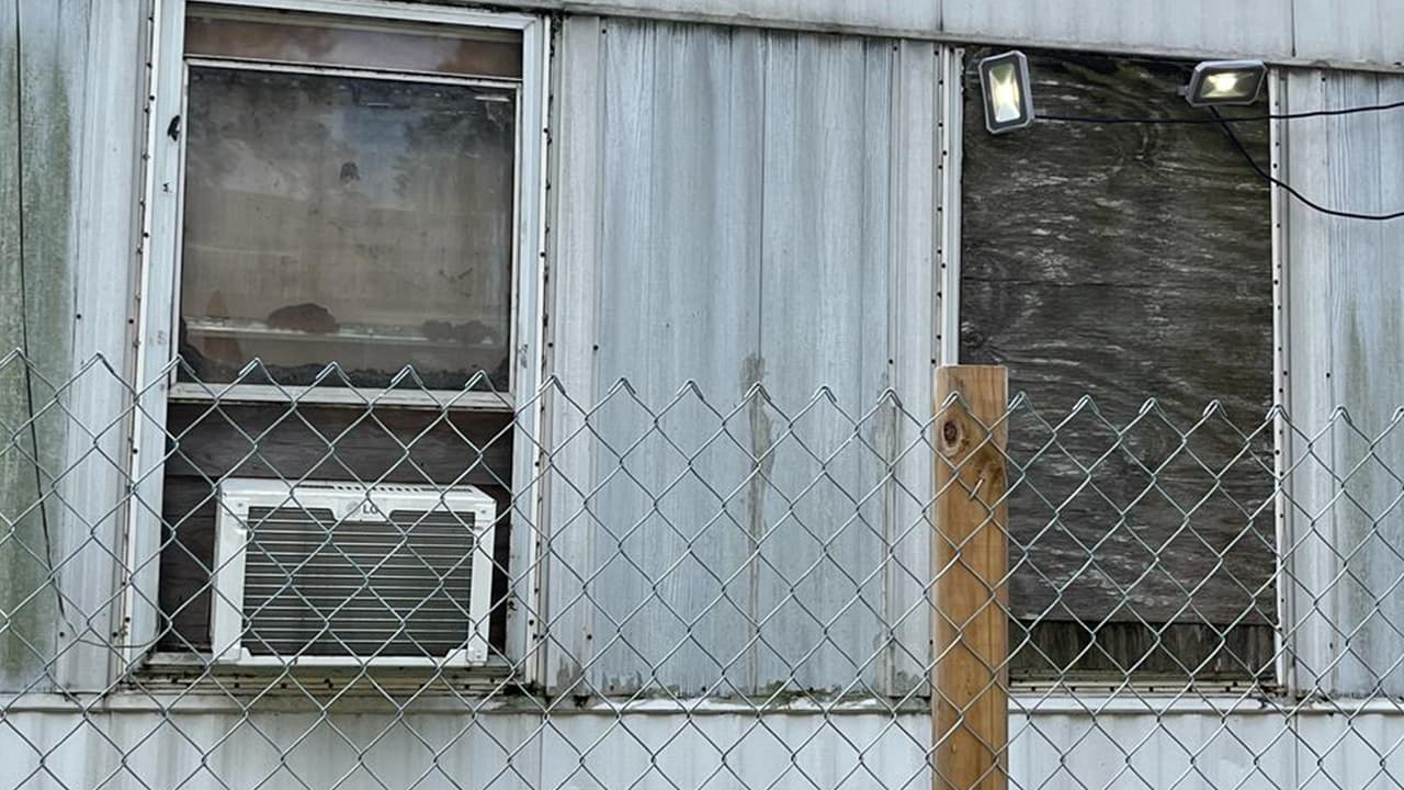 El 8 de marzo las autoridades de Houston 
<b><a href="https://www.univision.com/local/houston-kxln/abraham-bravo-segura-secuestro-mujer-houston-cuatro-anos?890?8890" target="_blank">recibieron el reporte de una mujer</a></b> que aseguraba que estaba secuestrada en un casa móvil al norte de Houston