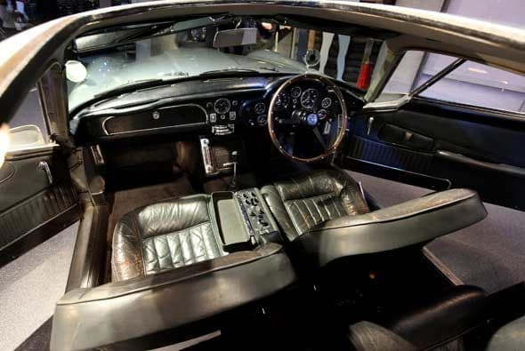 No se puede olvidar el techo retirable para poder eyectar el asiento al presionar el botón rojo en la palanca de cambios