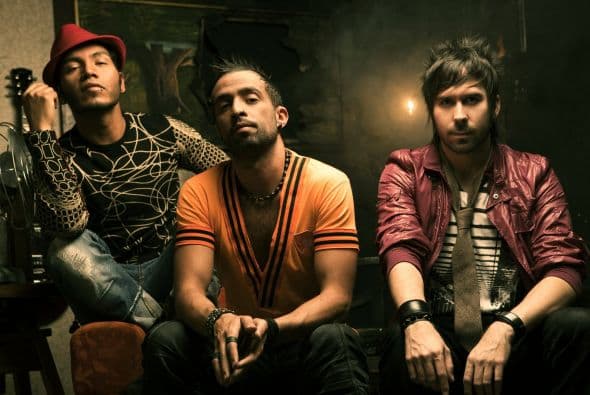 El grupo de balada pop Camila fue creada por los mexicanos Mario Domm, Pablo Hurtado, y Samuel 'Samo' Parra. Desde sus inicios en el 2005 la banda ha ganado muchos premios gracias a sus grandes éxitos como 'Abrázame', 'Todo ¡Cambió', 'Mientes', 'Aléjate de Mí' y 'Bésame'.