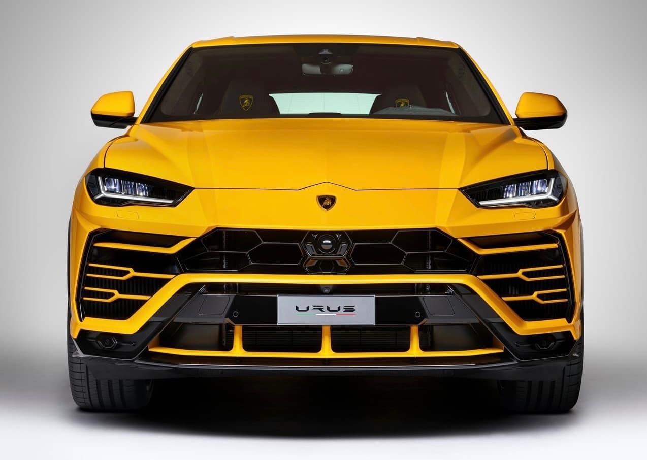 El Lamborghini Countach inspiró las agresivas líneas diagonales del frontal de la Urus.