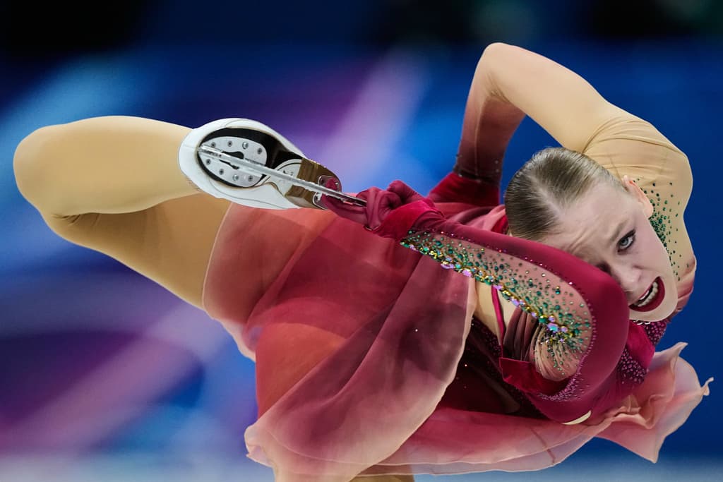 Niina Petrokina, de Estonia, compite en el programa corto femenino de patinaje artístico en los Juegos Olímpicos de Invierno de 2026, en Milán, Italia, el 17 de febrero de 2026.
