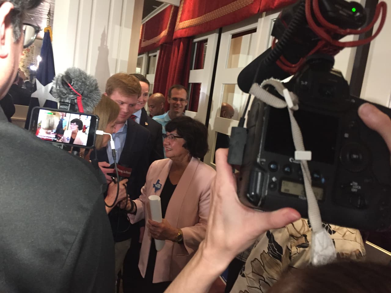 Latina y gay: Lupe Valdez hace historia al convertirse en la candidata demócrata a la gobernación de Texas