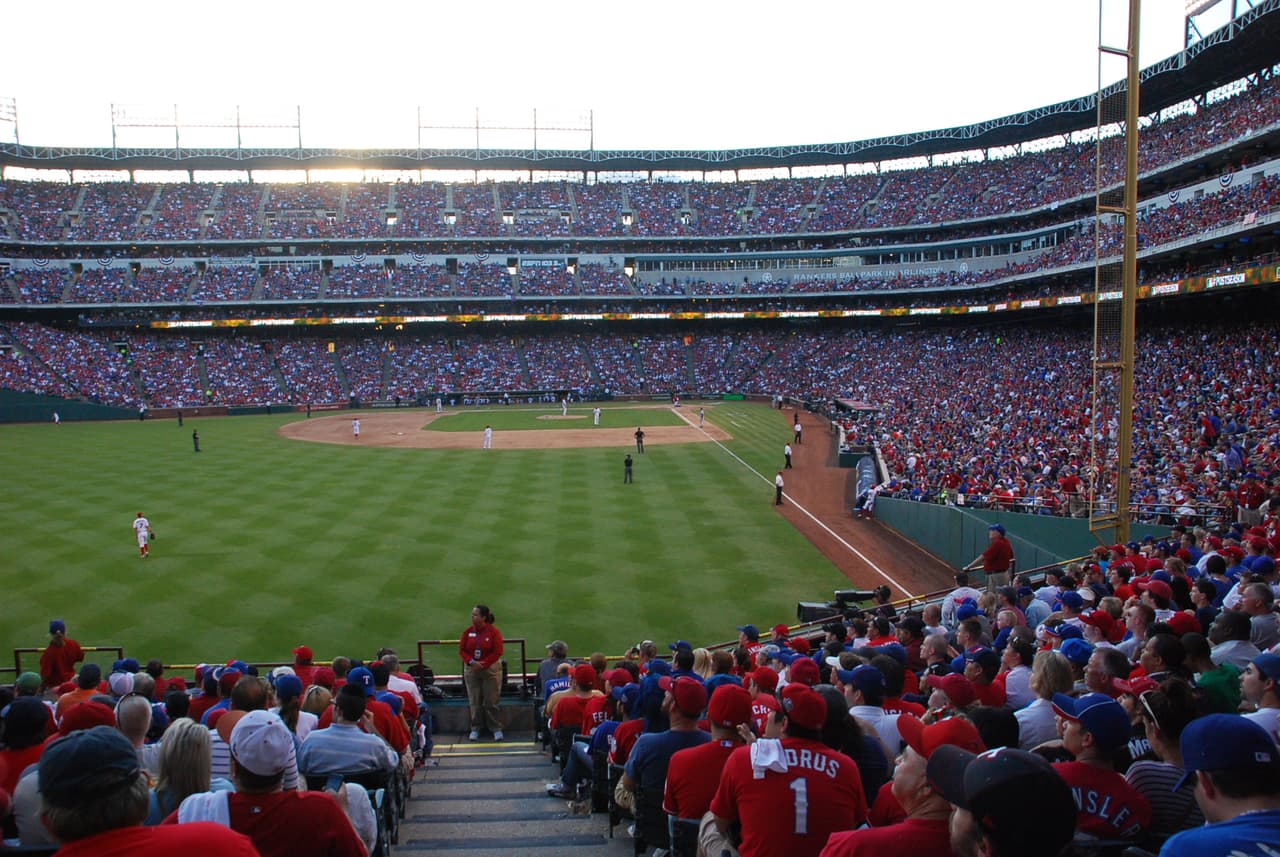 El estadio de los Rangers de Texas merece estar bajo techo, dicen los dueños, pero hay gente que no quiere que ese proyecto salga de sus impuestos.