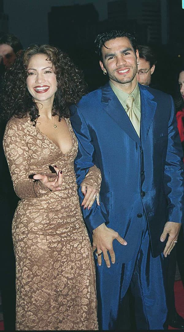 Lopez tenía 26 años, mientras que el cubano apenas 21. A pesar de decir que terminaron en buenos términos, hubo muchos rumores sobre un supuesto intento de publicar un video íntimo de ambos, algo que Noa negó años después.