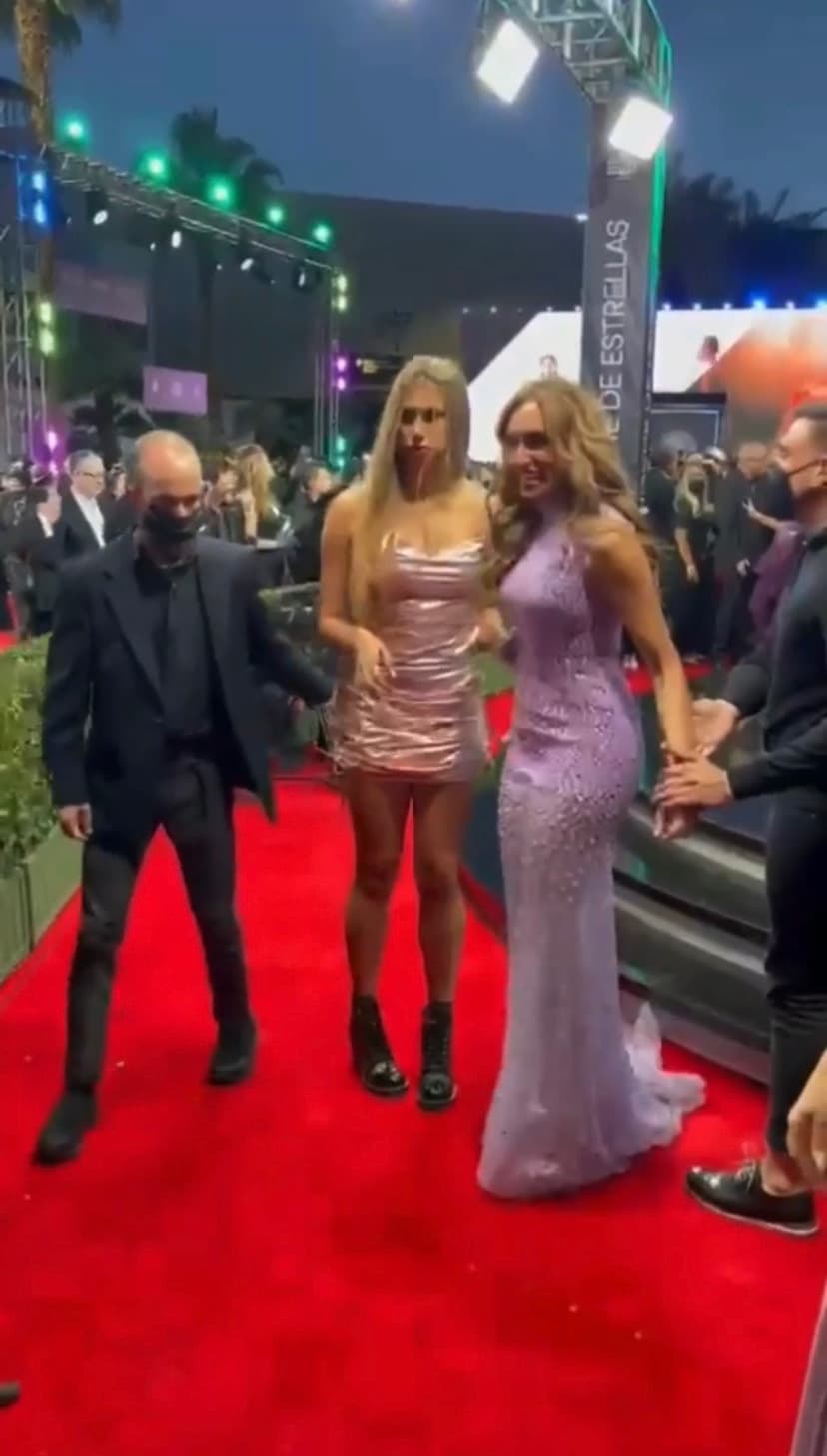 Los buenos momentos siguieron y Lili deleitó a sus fans con algunas tomas de la alfombra roja.