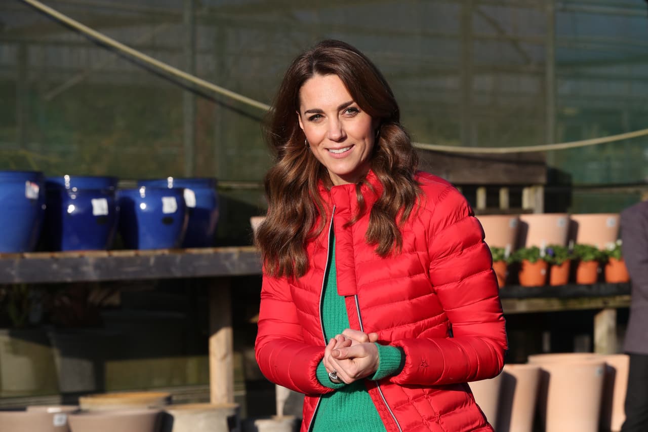 La visita a la granja rural se produjo unas horas después que Middleton recibiera junto a la reina a los líderes de la OTAN en una recepción en el palacio de Buckingham.