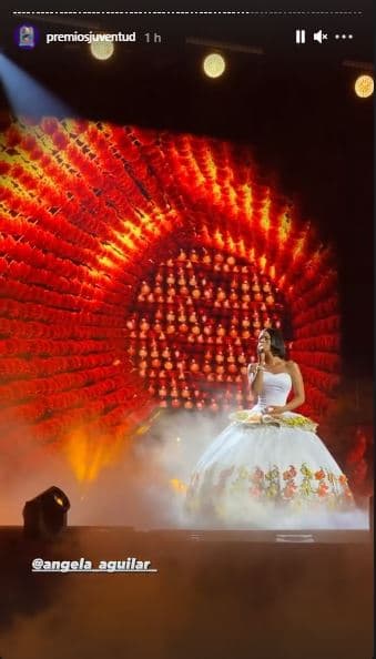 La familia Aguilar terminó su participación en el escenario de Premios Juventud con una gran fiesta mexicana.