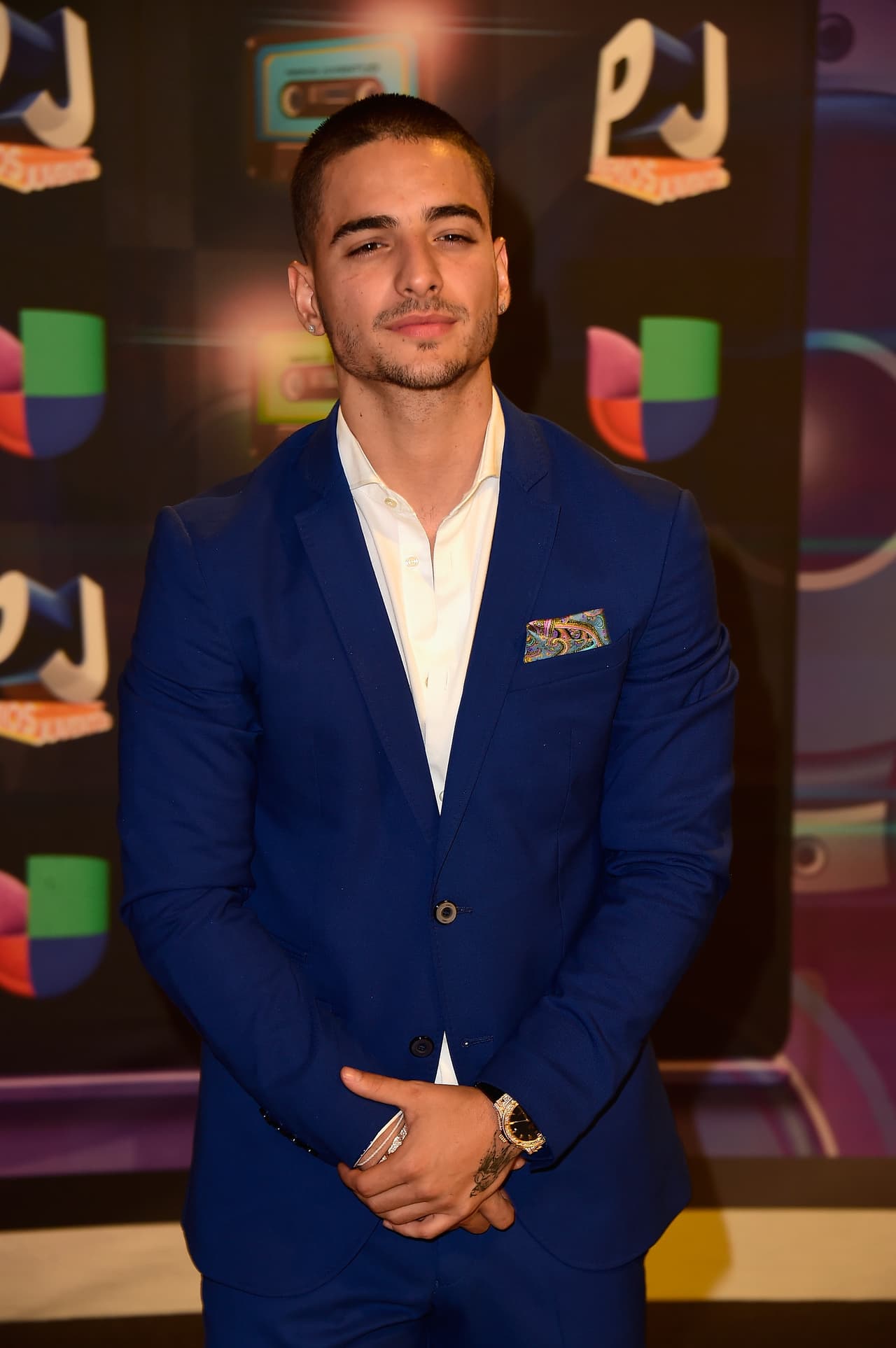 Todos estos logros los ha forjado a lo largo de varios años, y su gran proyección también la ha conseguido gracias a importantes escenarios como Premios Juventud, en donde ha podido deleitar a sus fanáticas con su presencia.