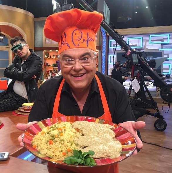 El Chef Pepín preparó una receta de 'Pollo en Pipián', ideal para levantar a vivos y muertos.