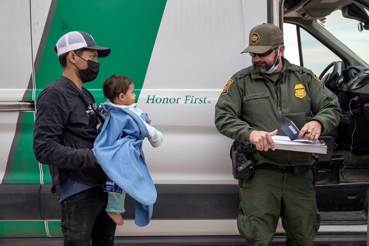 Retiro del Título 42 revive debate sobre proyecto bipartidista de seguridad fronteriza y aleja una reforma migratoria