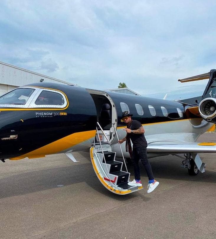 "No eran para mí,
<b> <a href="https://www.univision.com/famosos/otra-casualidad-lorenzo-mendez-parece-dar-respuesta-al-nuevo-mensaje-de-chiquis-en-twitter-video">hablé con ella y no eran para mí</a></b>, gracias a Dios no eran para mí y no me quiero meter porque cosas de divorcios salen feas las cosas, a mí ya me pasó", sentenció en el show.
<br>