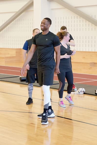 Wade se lesionó en el juego del miércoles por la noche, donde los Bulls perdieron 98-91 ante Memphis Grizzlies. Durante el juego Wade peleaba por un rebote con Zach Randolph y fue allí donde ocurrió la lesión.