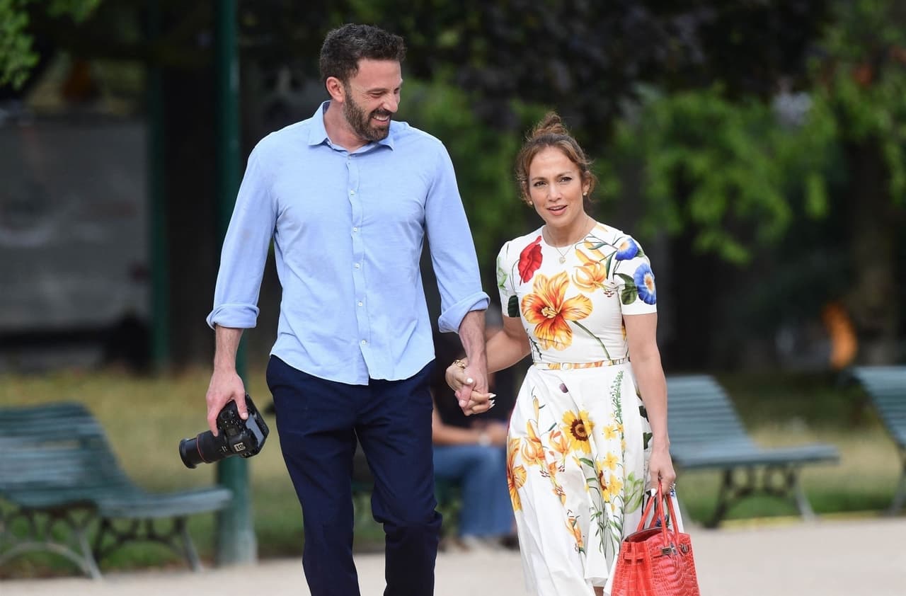 También disfrutaron de algunas compras en tiendas 'vintage' e hicieron un viaje por el Sena hasta el Musée d'Orsay, reportó People.
<br>