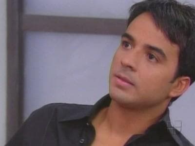 Dio vida al cándido y bondadoso 'Roy' y compartió créditos con estrellas juveniles del momento como Aarón Díaz y Sara Maldonado.