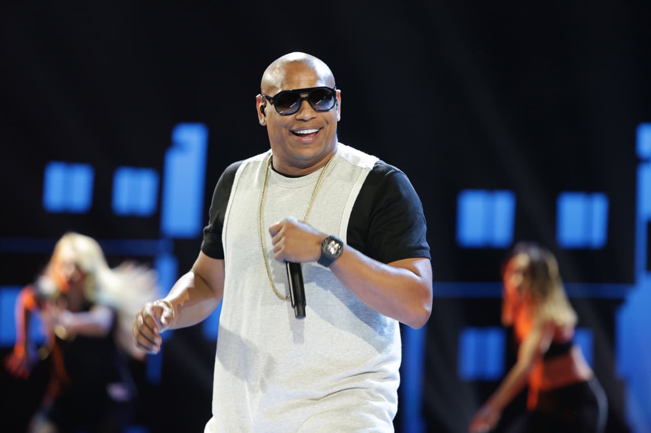 En la muñeca de un reggaetonero habrá siempre un llamativo reloj.