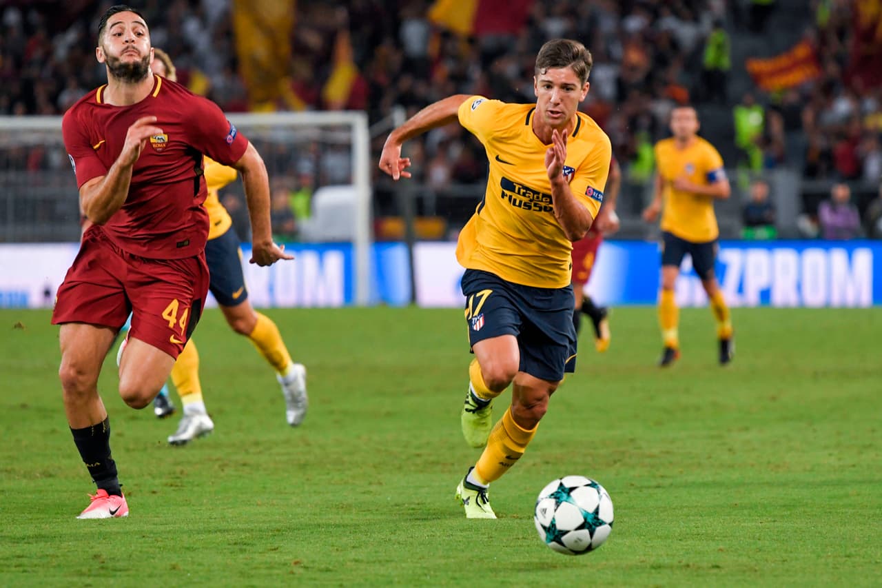 El griego Kostas Manolas fue el defensa romanista que mejor se vio: exhibiendo rapidez y buenos anticipos.