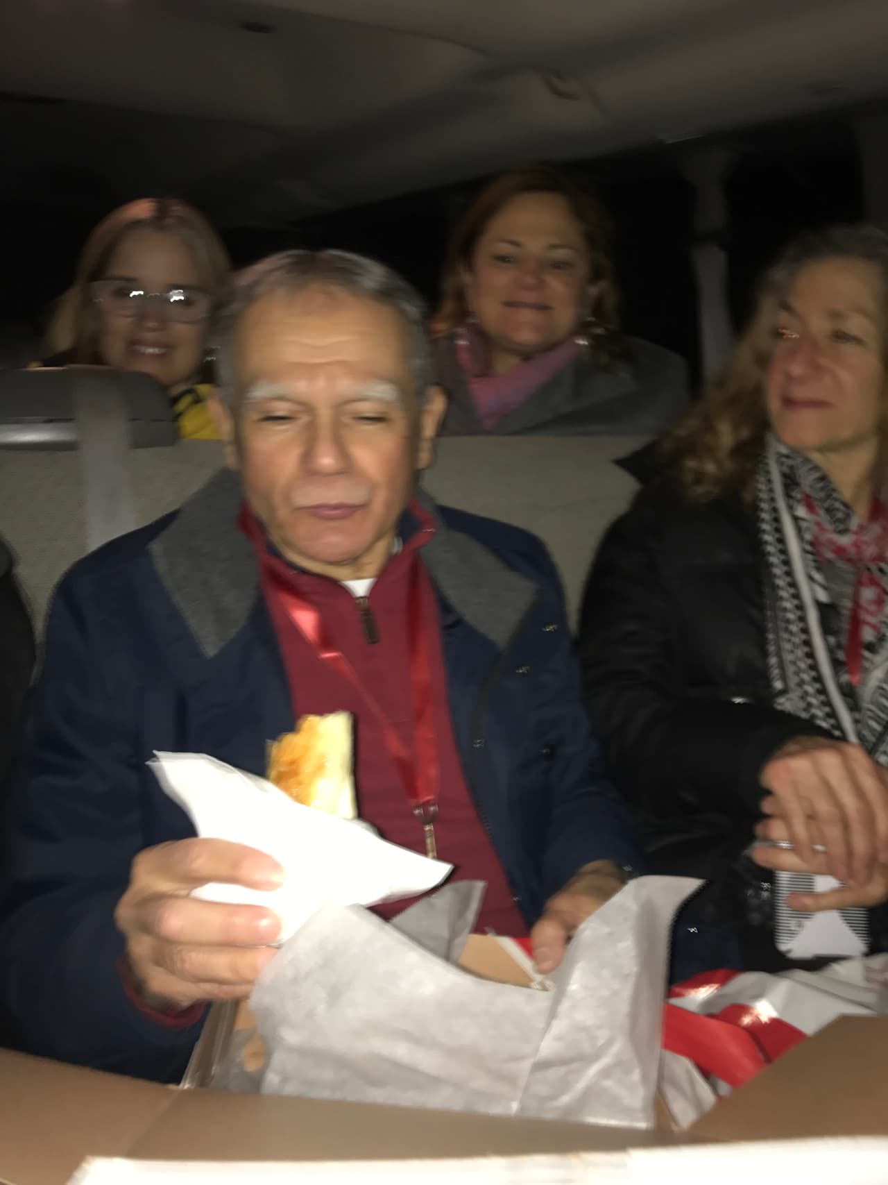 Lo primero que probó Oscar cuando salió de prisión fue un quesito, un dulce de harina y queso típico puertorriqueño.