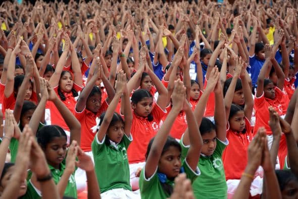 Los más jóvenes del país participaron también este domingo del Día Internacional del Yoga.