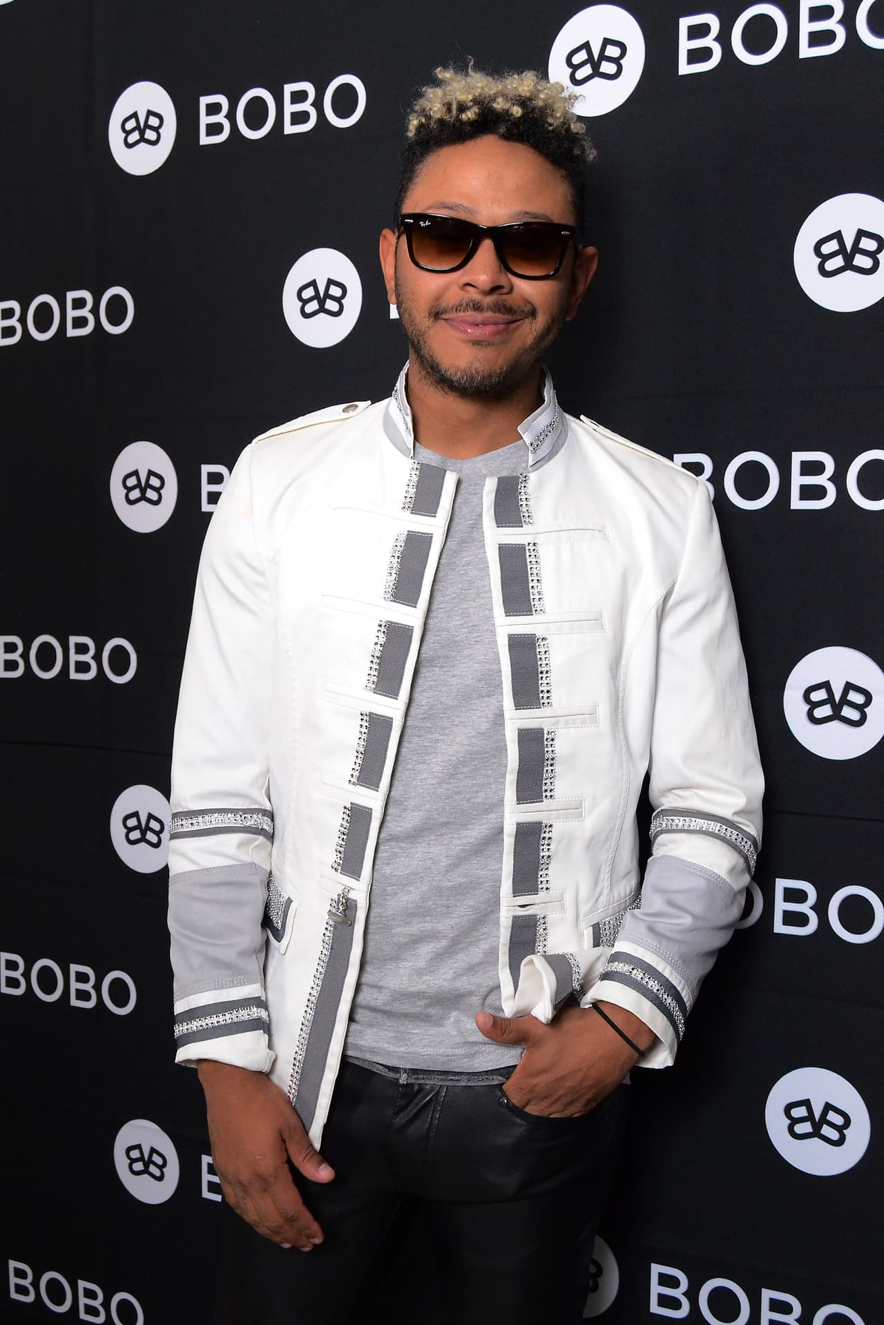 El cantante 
<b><a href="https://www.univision.com/shows/el-gordo-y-la-flaca/kalimba-exonerado-de-cargos-de-violacion">Kalimba</a></b>, de 36 años, sorprendió a todos al llegar acompañado a la reapertura de un restaurante en la Ciudad de México.