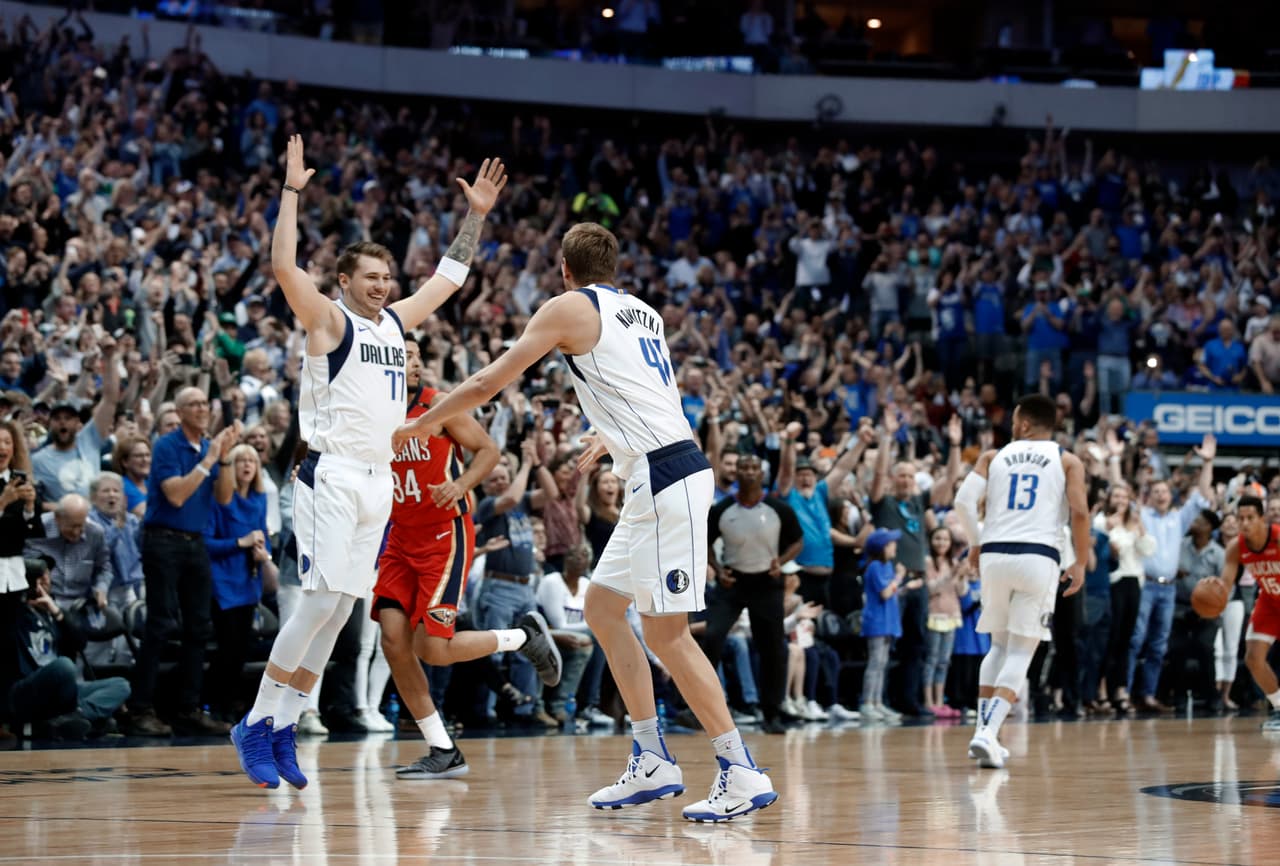 Aunque Nowitzki mide una pulgada menos que Chamberlain, ambos alcanzaron su total de puntos con estilos de juego muy contrastantes.