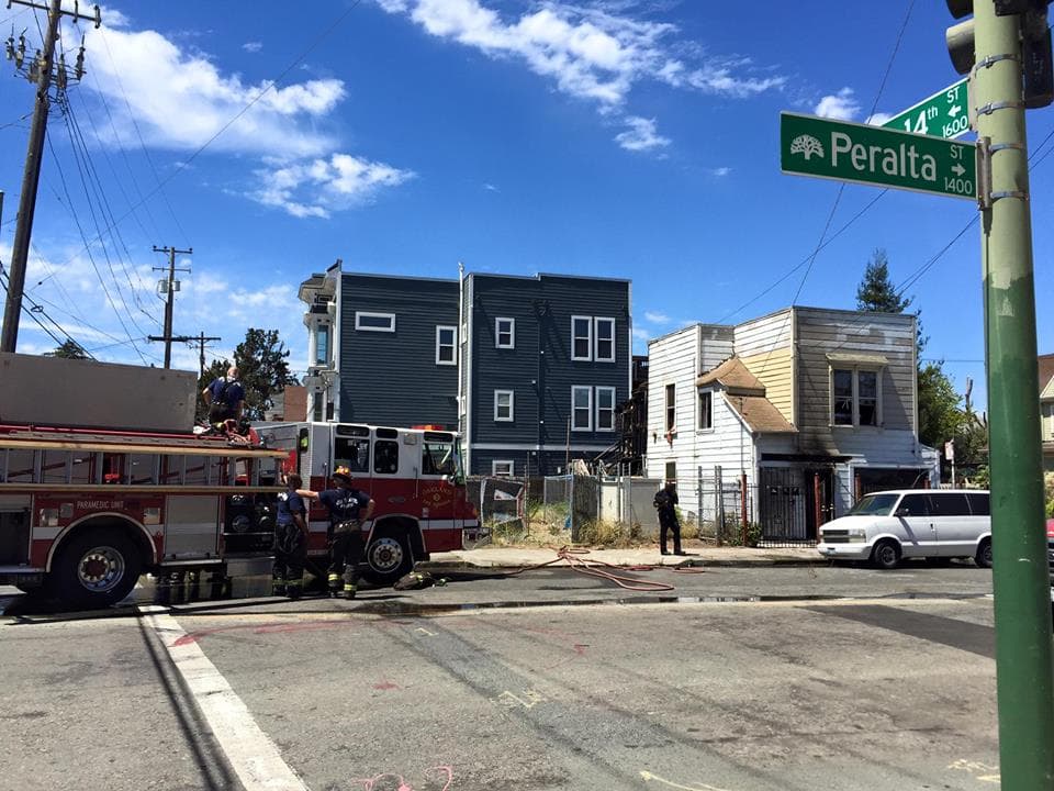 Se registra explosión en una casa de Oakland