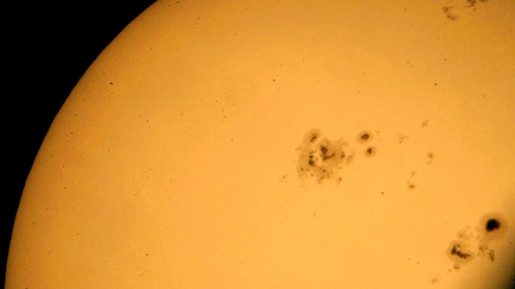 Por qué les preocupa a los científicos una inmensa mancha solar