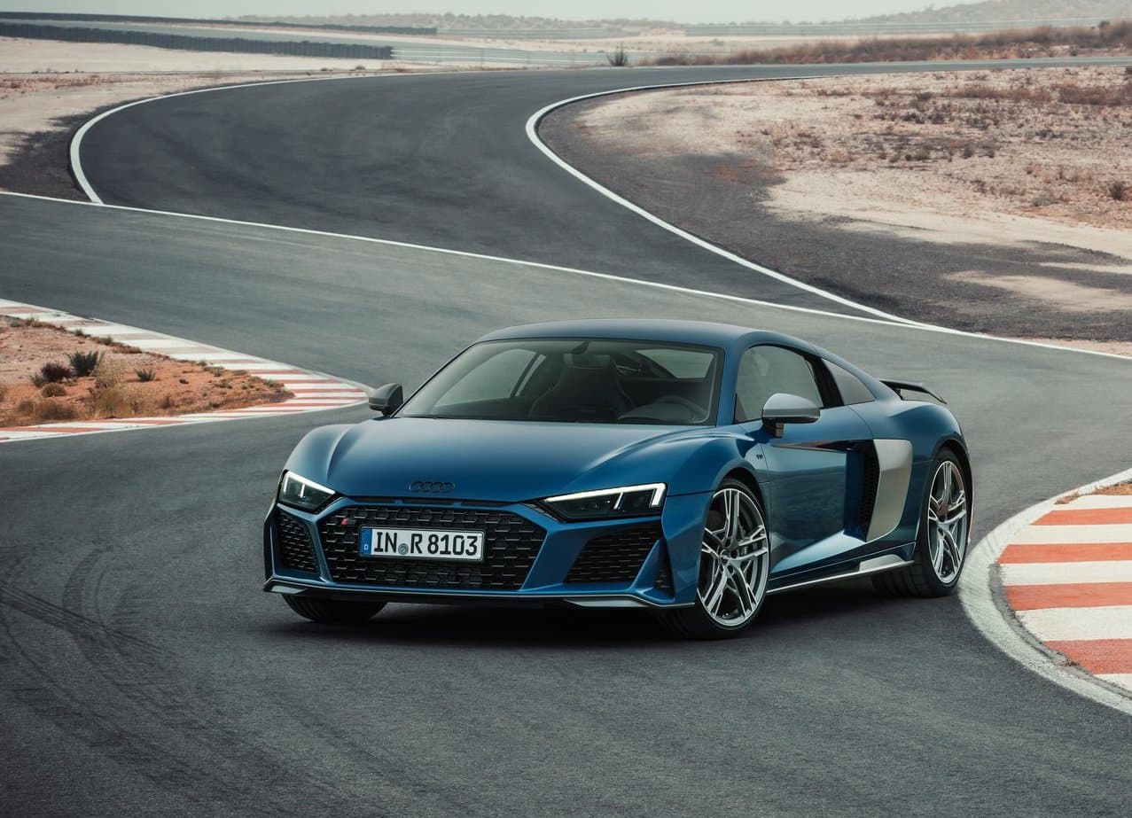 <b>2) Audi R8 – 3,101,951 publicaciones</b>
<br>Potencia: 562 caballos de fuerza
<br>0-60 mph (98 km/h): 3.4 segundos
<br>Velocidad máxima: 201 mph (323 km/h)
<br>Precio: $169,900
<br>
<br>