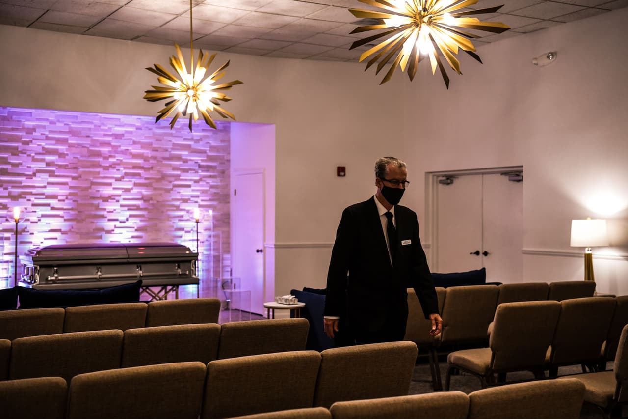 Aumento de muertes por coronavirus en Miami-Dade está generando retrasos en los servicios funerarios