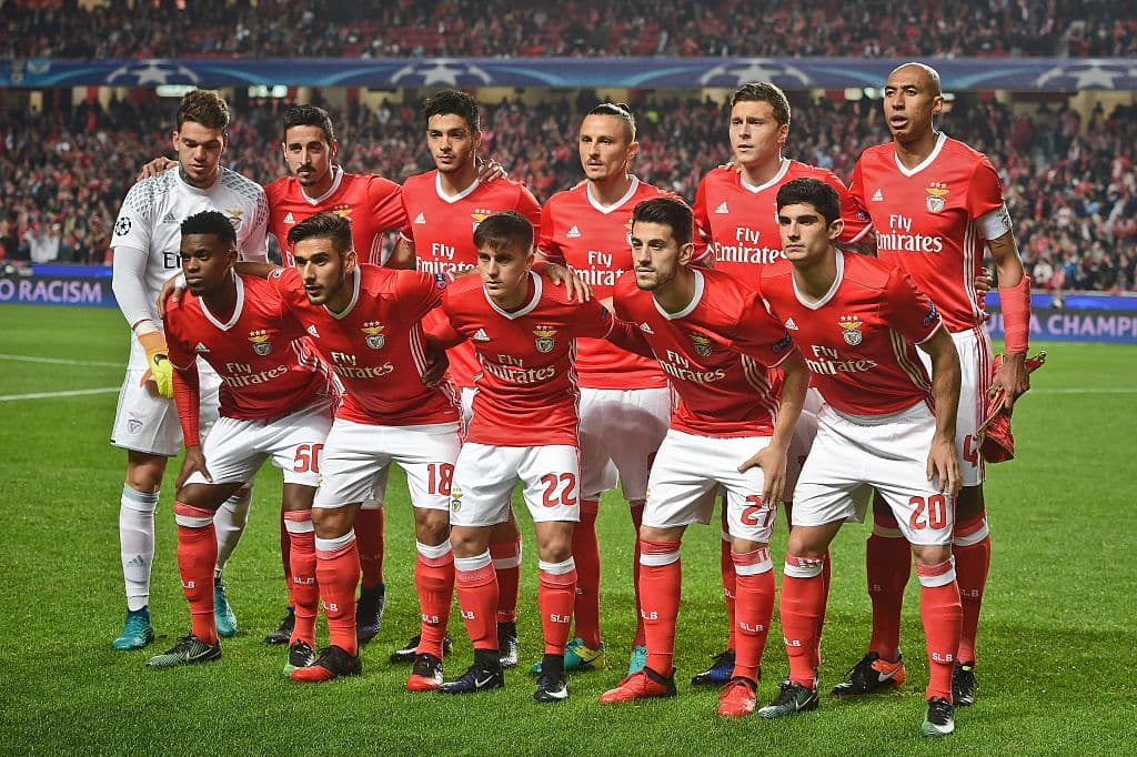 Raúl Jiménez, delantero del Benfica, será el primero en ver acción en esta fase cuando su equipo se enfrente al Borussia Dortmund, una de las escuadras favoritas para llegar a la final del torneo.