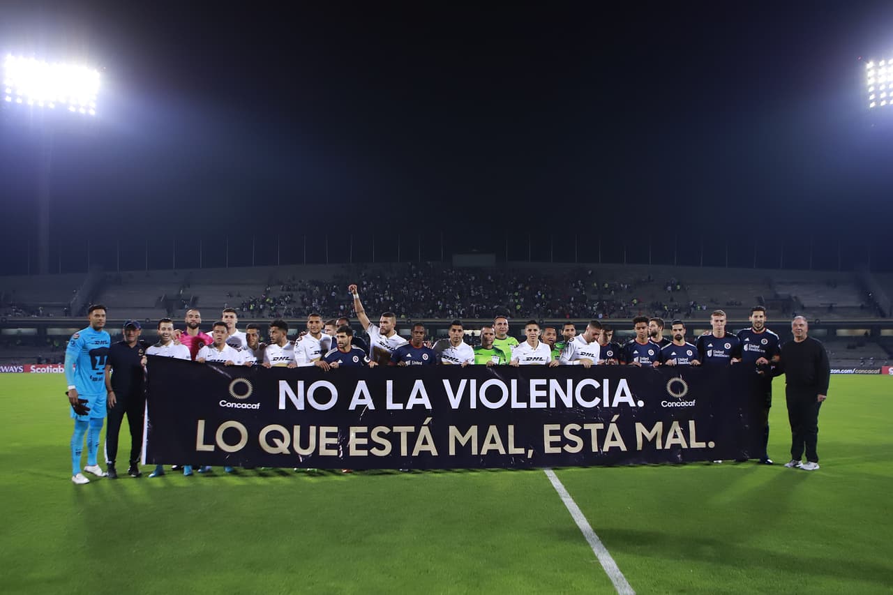 Pumas se presentaba en el Olímpico Universitario ante su gente para intentar revertir el marcador de 3-0 en contra ante New England Revolution en busca de las Semifinales.