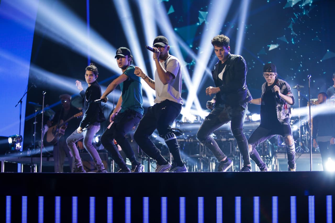 Están nominados en la categoría de Mejor Nuevo Artista y fácilmente pudieran llevarse el gramófono. ¿Será así? Sea como sea el crecimiento de estos chicos ha sido increíble desde que ganaron la primera temporada de La Banda. Te dejamos con lo mejor de su ensayo.