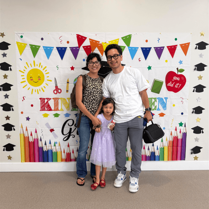 Graduación de Kinder. 
<b>Felicitaciones de parte de sus abuelas Gaby e Isela</b>, se lee en la imagen de Eliana Rubí Córdova.