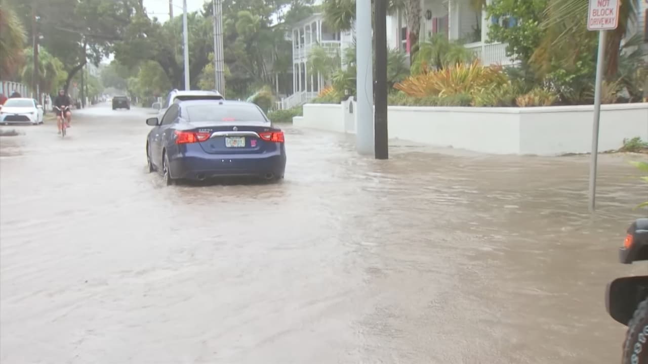 Las inundaciones obligaron a muchas personas a evacuar sus hogares en los Cayos.
<br>