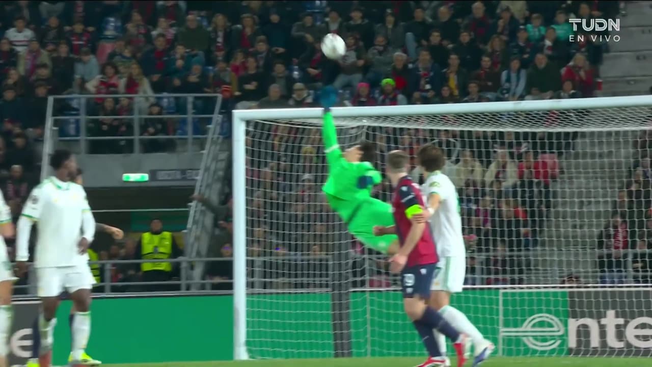 ¡Atajadón! Mile Svilar salva a la Roma de un golazo con vuelo espectacular