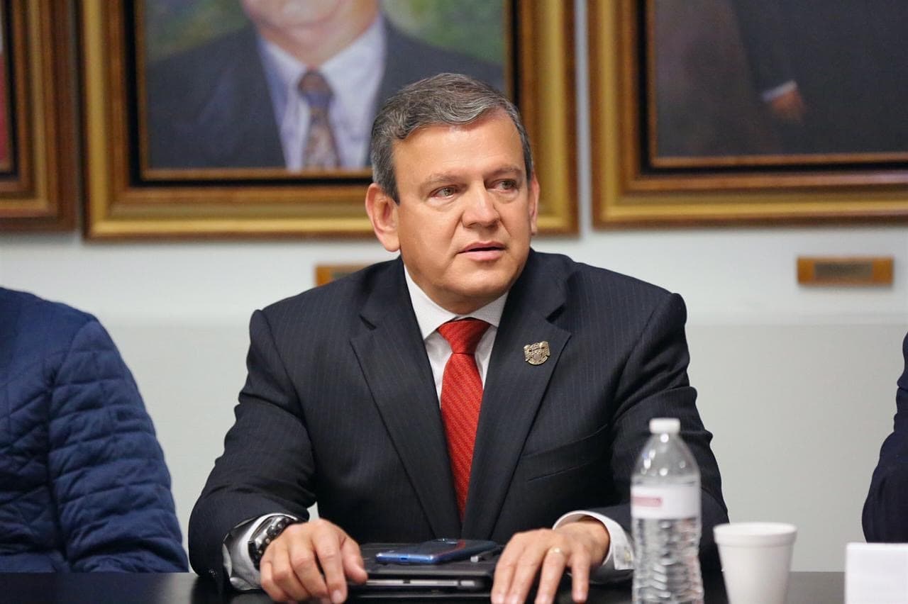 Es jefe de la Policía de Tijuana y el Cartel de Jalisco lo amenazó de muerte, pero él dice que "duerme tranquilo"