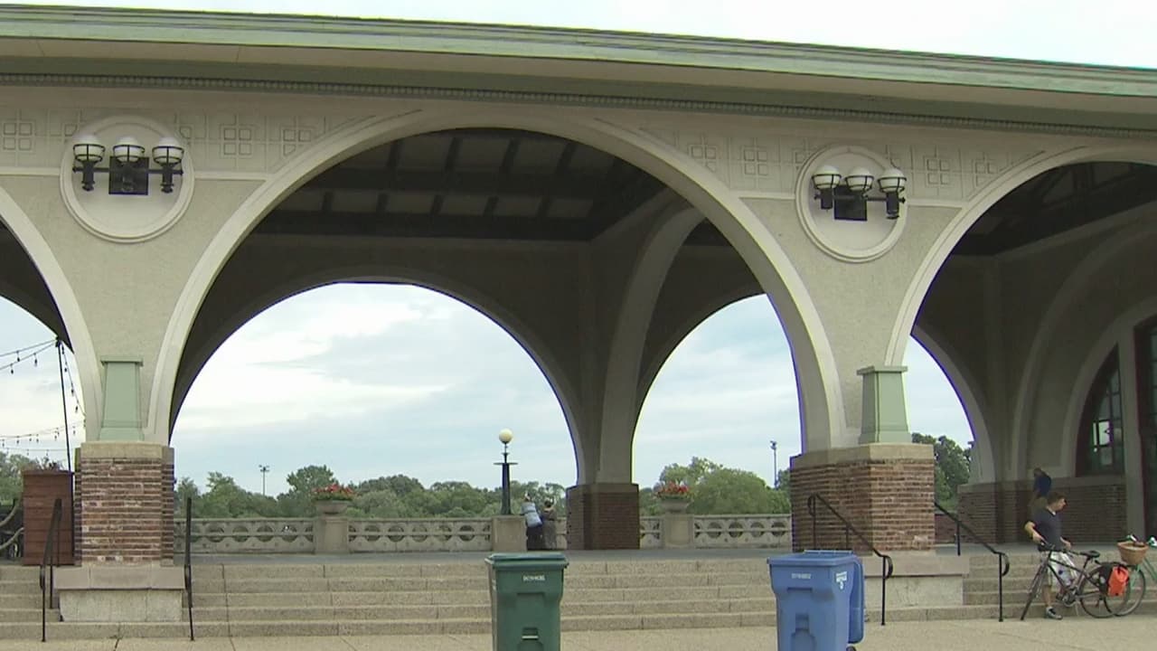 Buscan a un hombre quien presuntamente agredió sexualmente a un niño en Humboldt Park