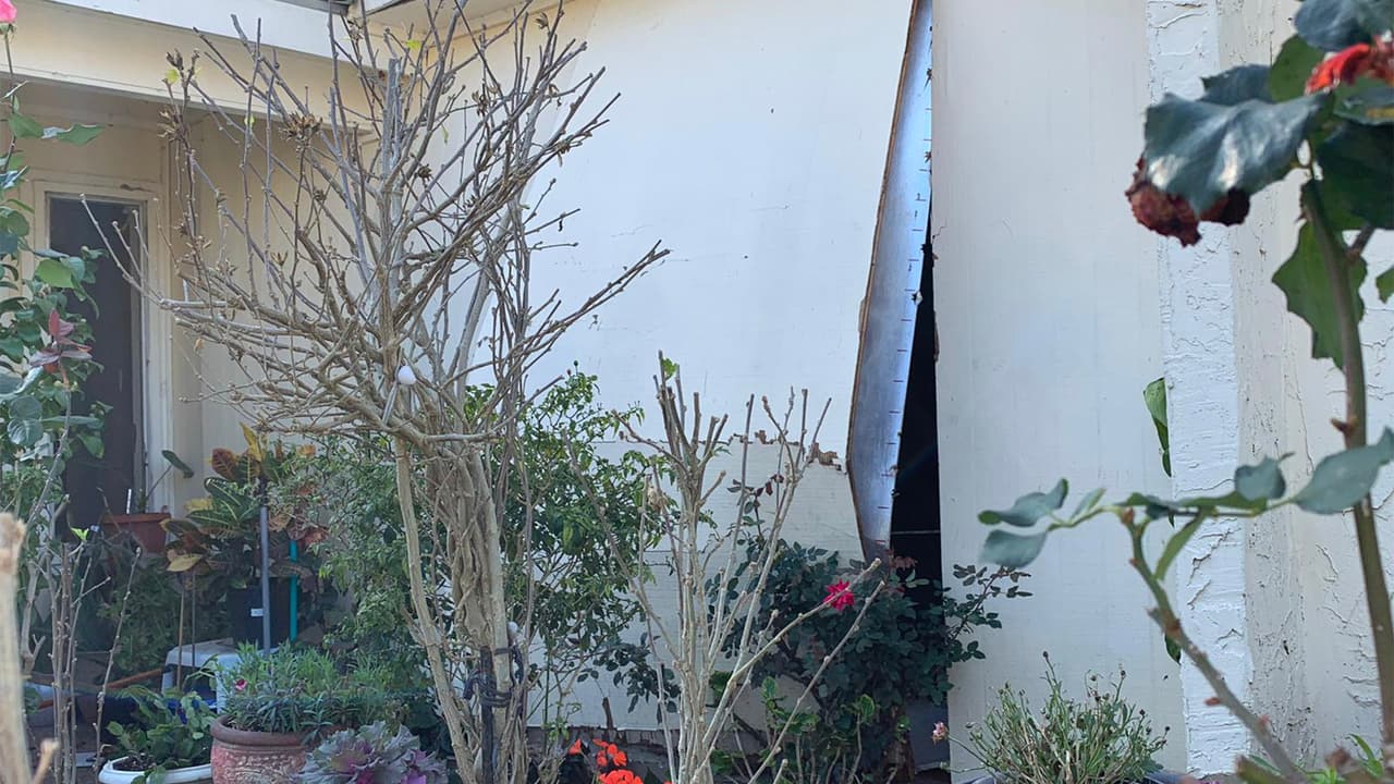 Algunos de los afectados recibieron este lunes la visita de la Jueza del condado Harris, Lina Hidalgo, para conocer en primera persona los daños ocasionados por el estallido.