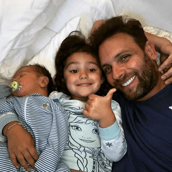 En marzo de 2016,
<b>Patricio Borghetti y Odalys Ramírez</b> le dieron la bienvenida a su primera hija en común: Gía. El 24 de abril pasado, la pareja de conductores recibió a
<b><a href="https://www.univision.com/famosos/nace-el-bebe-de-odalys-ramirez-y-pato-borghetti-grettel-valdez-le-da-la-bienvenida-a-la-familia-fotos">su segundo hijo, Rocco. </a></b>