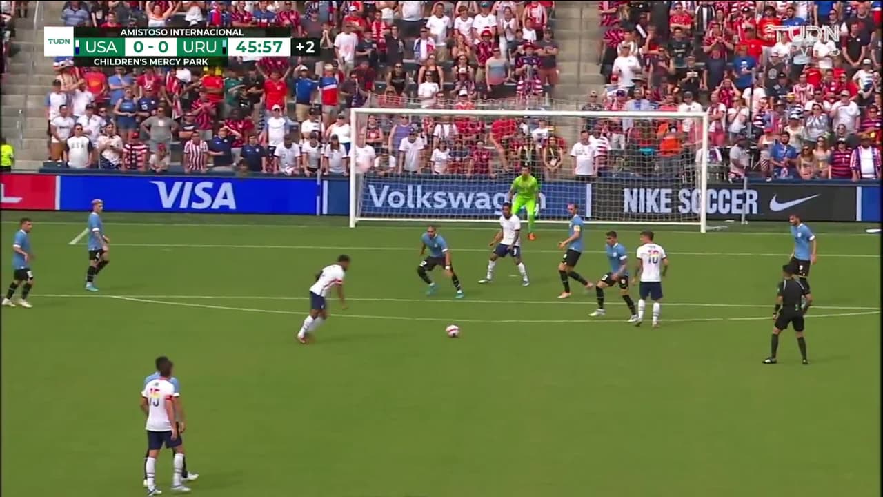 ¡TIRO ATAJADO! disparo por Tyler Adams.