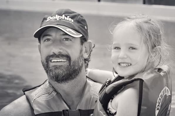 “Hay imágenes que dicen más que mil palabras. Te amo tanto hija, que ni con mil palabras te lo podría describir”, escribió junto a esta imagen donde posó con Alexa Miranda, su hija menor.