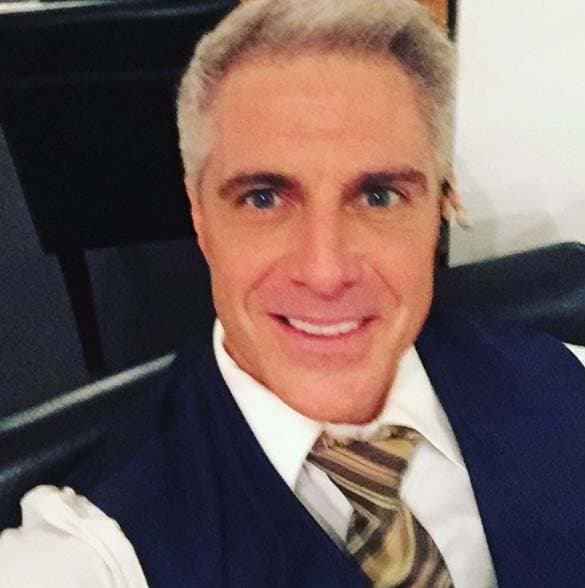 Recientemente compartió escenario con Mía y Nina, las hijas de Andrea Legarreta, en la obra Annie.