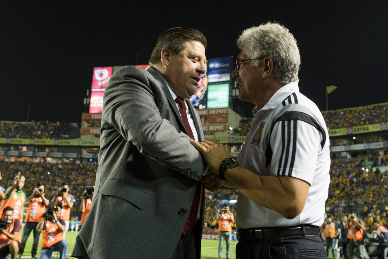 Uno de los momentos más esperados durante el partido de ida de las semifinales entre Tigres y Xolos en el estadio Universitario fue el encuentro entre los técnicos de ambos equipos. Fue un momento intenso que revivimos paso a paso.