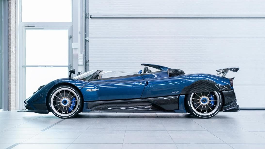 <b>Comprar 51 unidades del auto más costoso del mundo.</b> 
<a href="https://www.univision.com/noticias/ranking-de-autos/los-carros-mas-caros-del-mundo-fotos">El Pagaini Zonda HP Barcheta es el auto deportivo nuevo más caro de todos los tiempos</a>. Los compradores pagaron 17.5 millones de dólares por este modelo italiano que fue presentado en 2017.